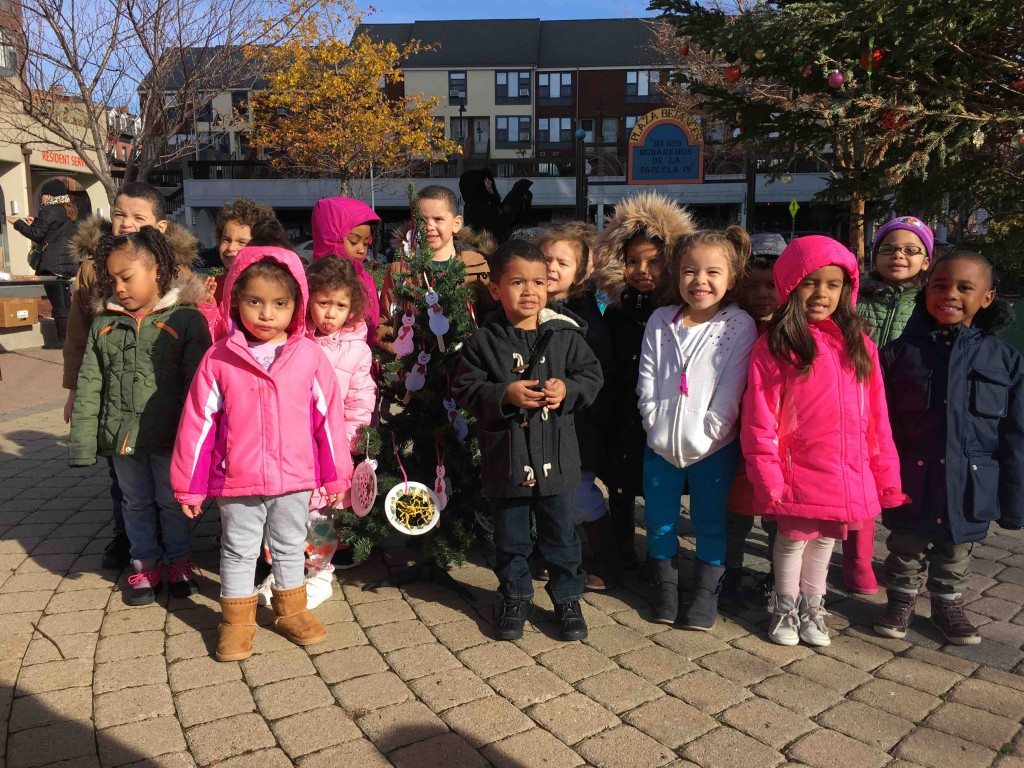Preschoolers made homemade ornaments and decorated our Villa Tree in Plaza Betances.