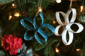 papertowel-roll-snowflakes